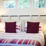 Paradiso Guesthouse & Self-Catering Cottage