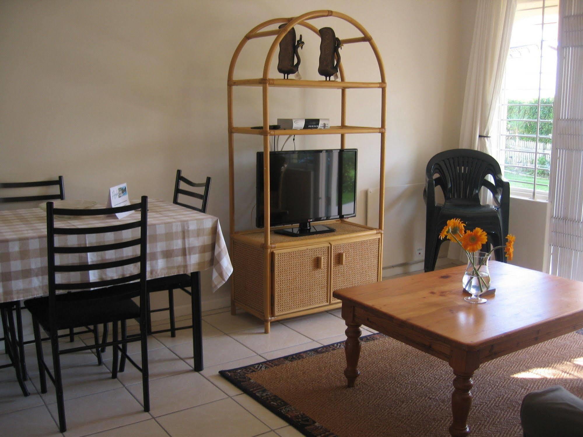 Guest house Paradiso & Self-catering 4*