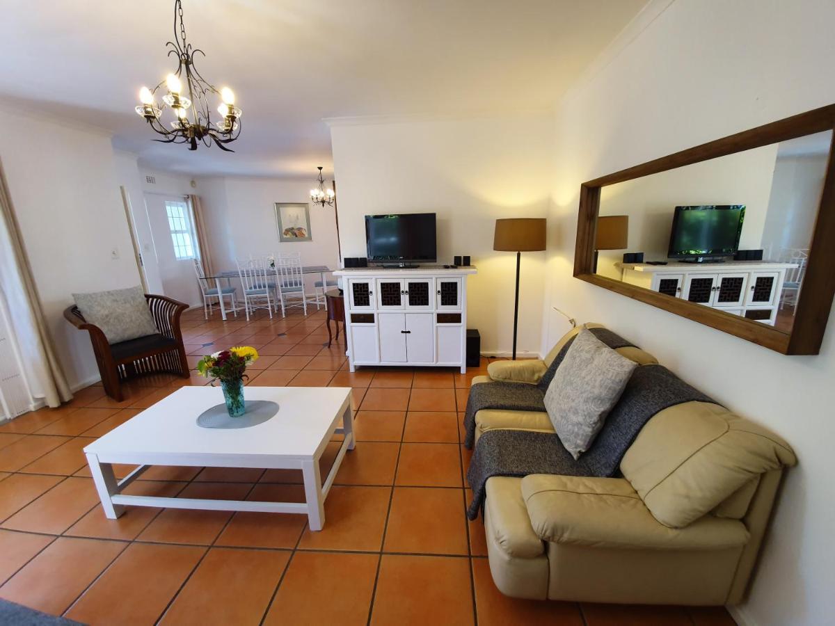 Guest house Paradiso & Self-catering 4*